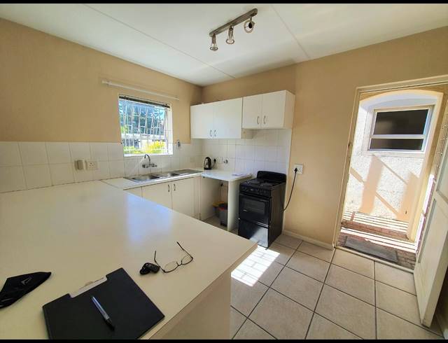 1 BEDROOM APARTMENT TO LET IN TOWNSEND ESTATE